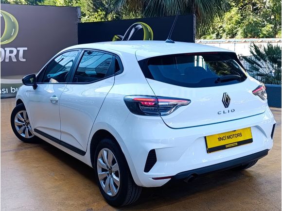 2023 RENAULT CLİO 1.0 TCE Equilibre*KAPUT*TAVAN*BAĞAJ BOYASIZ