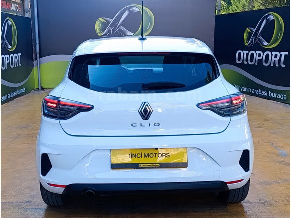 2023 RENAULT CLİO 1.0 TCE Equilibre*KAPUT*TAVAN*BAĞAJ BOYASIZ