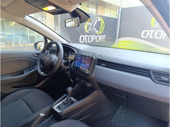 2023 RENAULT CLİO 1.0 TCE Equilibre*KAPUT*TAVAN*BAĞAJ BOYASIZ