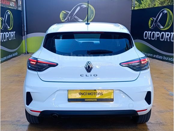 2023 RENAULT CLİO 1.0 TCE Equilibre*KAPUT*TAVAN*BAĞAJ BOYASIZ