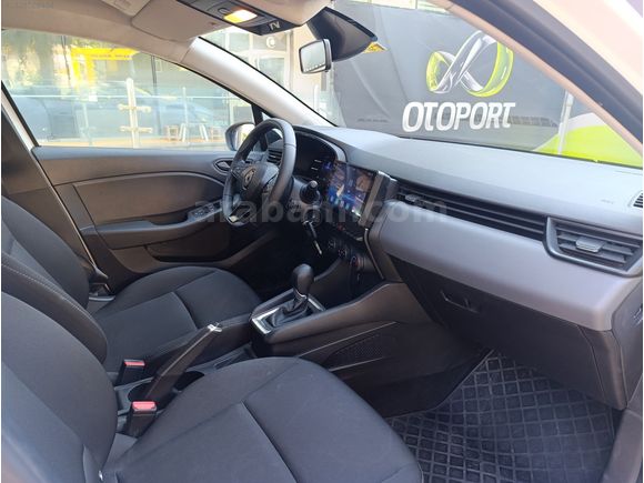 2023 RENAULT CLİO 1.0 TCE Equilibre*KAPUT*TAVAN*BAĞAJ BOYASIZ