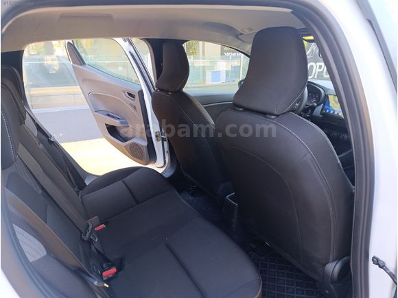 2023 RENAULT CLİO 1.0 TCE Equilibre*KAPUT*TAVAN*BAĞAJ BOYASIZ