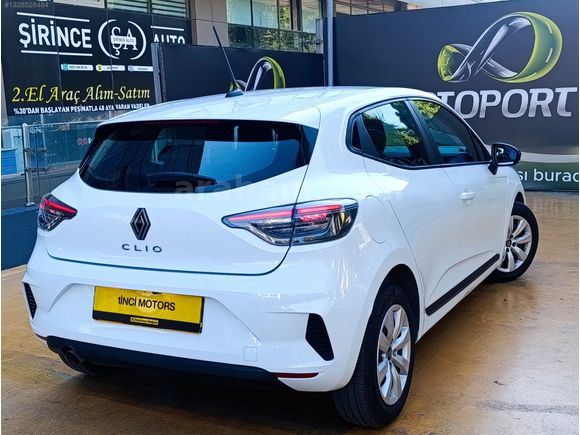 2023 RENAULT CLİO 1.0 TCE Equilibre*KAPUT*TAVAN*BAĞAJ BOYASIZ