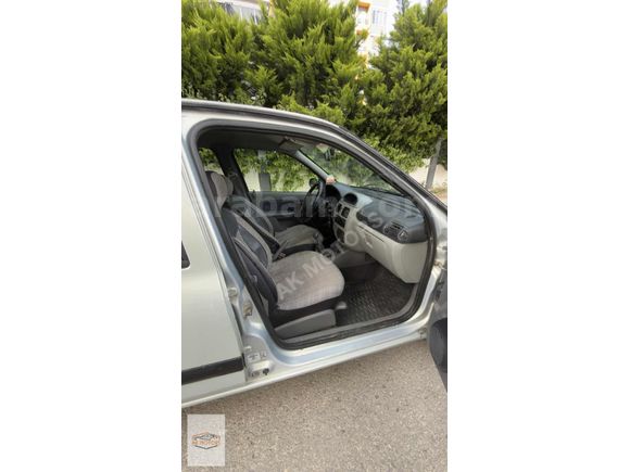 AK MOTORS'DAN 2000 1.4 CLİO