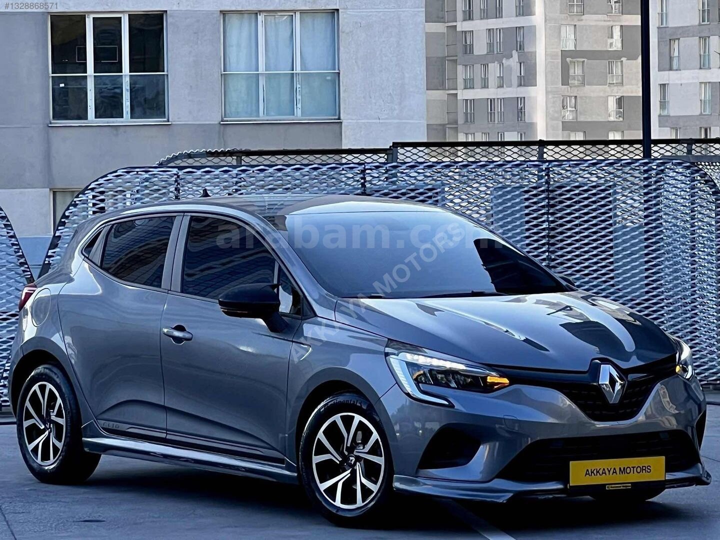 Galeriden Renault Clio 1.0 SCe Joy 2023 Model İstanbul 37.000 km Füme 5