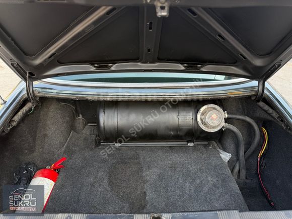 1979 MODEL MERCEDES-BENZ W123