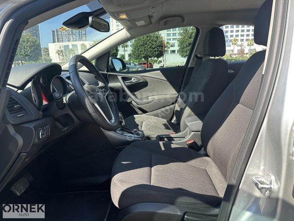 TR DE TEK OPEL ASTRA 2020 MODEL 19.000 BİN KM DE OTOMATİK