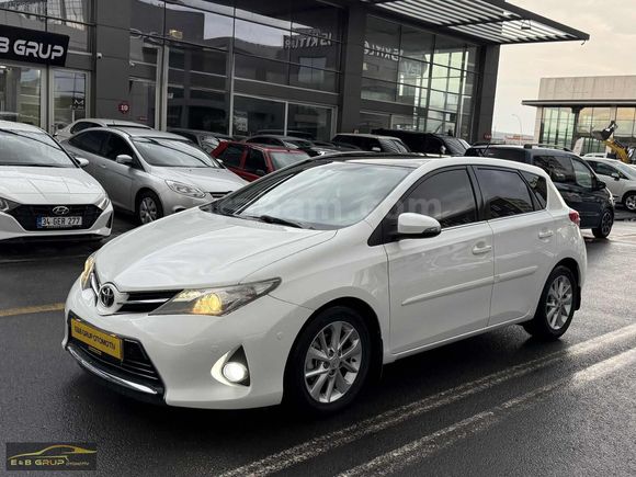 2013 Auris 4D4 Otomatik Vites/Premium/Cam Tavan