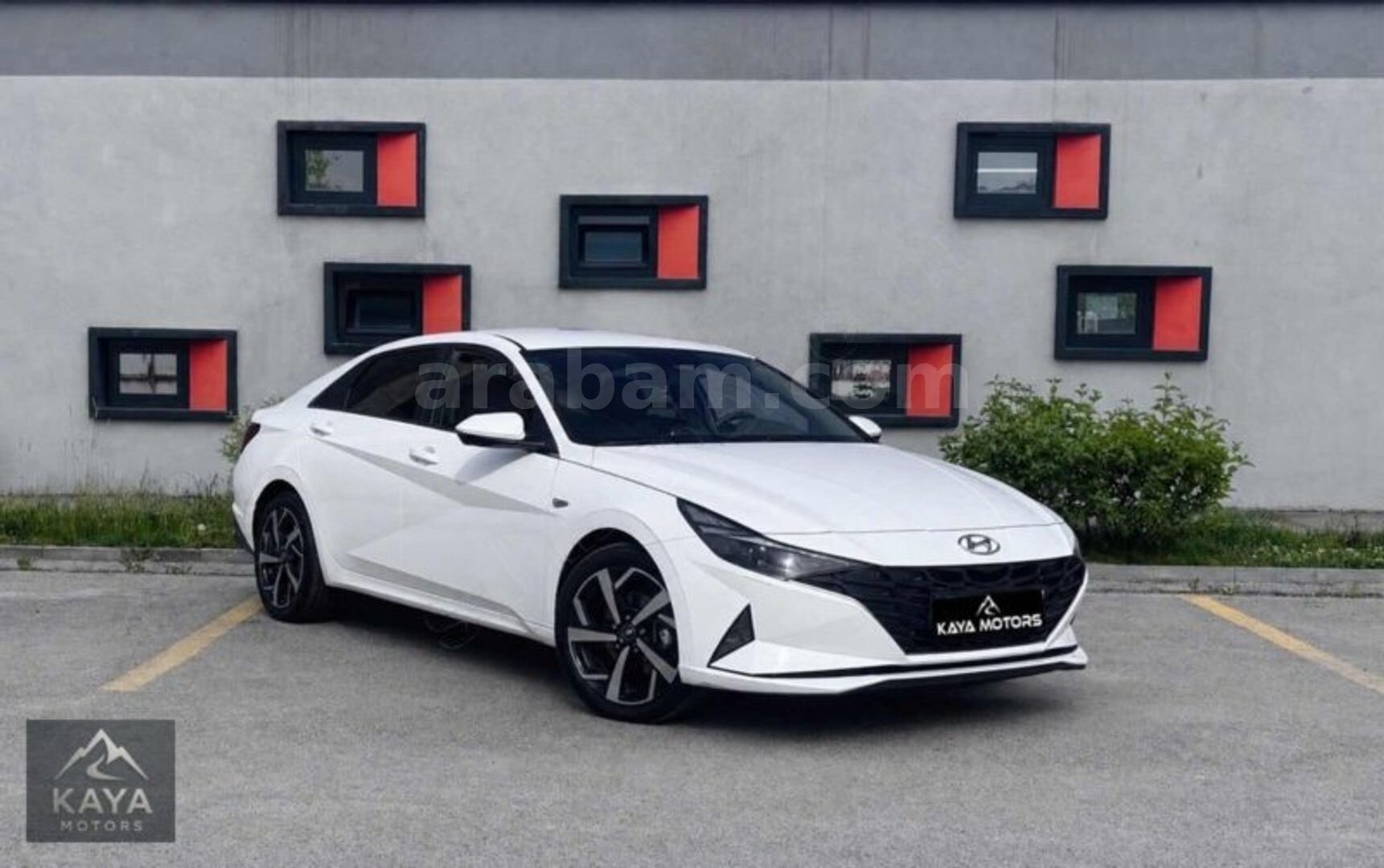 Galeriden Hyundai Elantra 1.6 MPI Style Comfort 2021 Model Ankara 218.000 km Beyaz 3