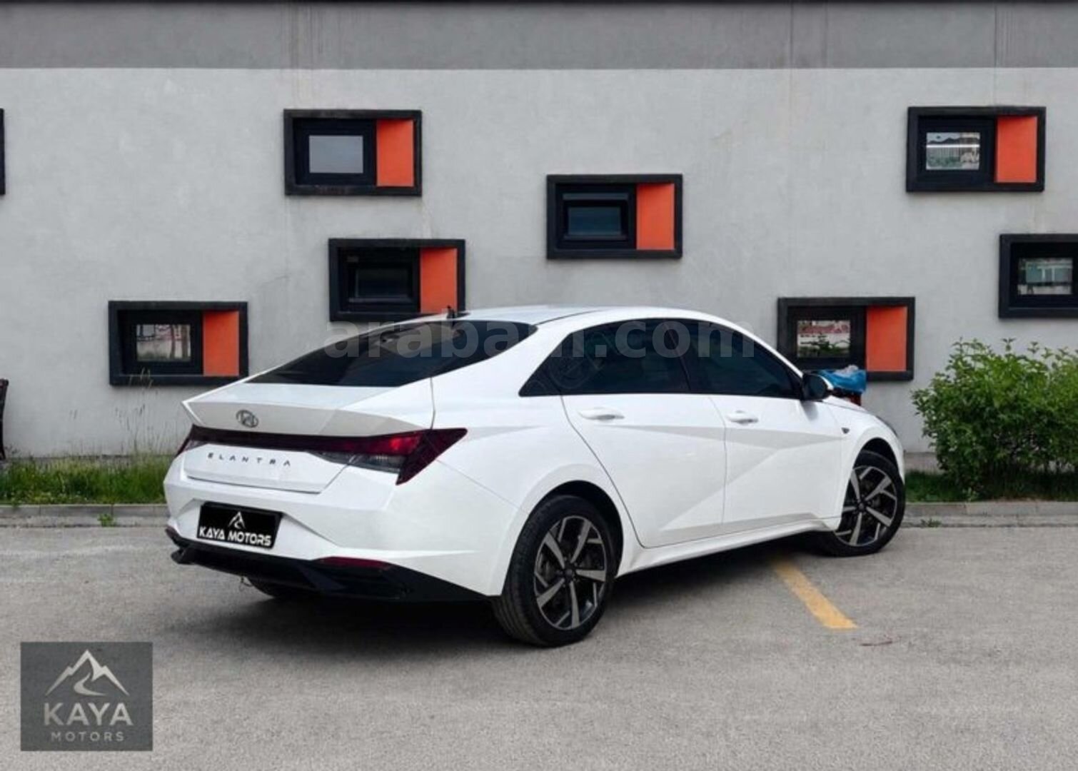 Galeriden Hyundai Elantra 1.6 MPI Style Comfort 2021 Model Ankara 218.000 km Beyaz 7