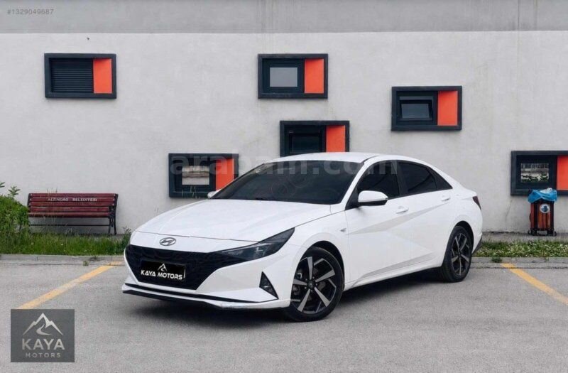 Galeriden Hyundai Elantra 1.6 MPI Style Comfort 2021 Model Ankara 218.000 km Beyaz