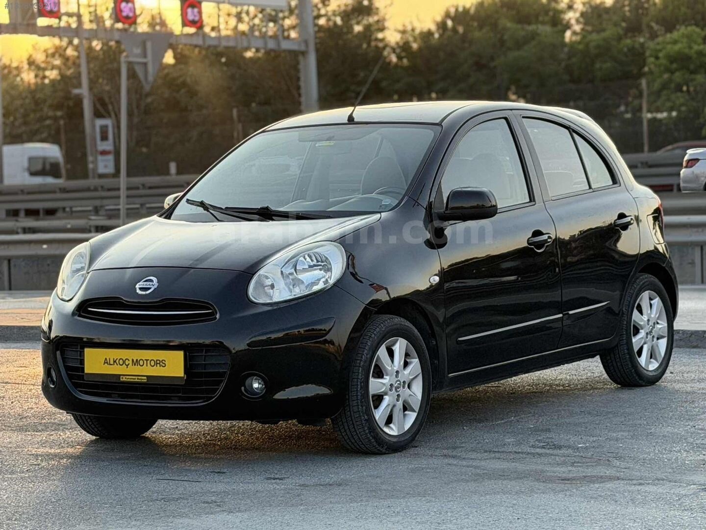 Galeriden Nissan Micra 1.2 Tekna 2011 Model İstanbul 110.000 km Siyah 1