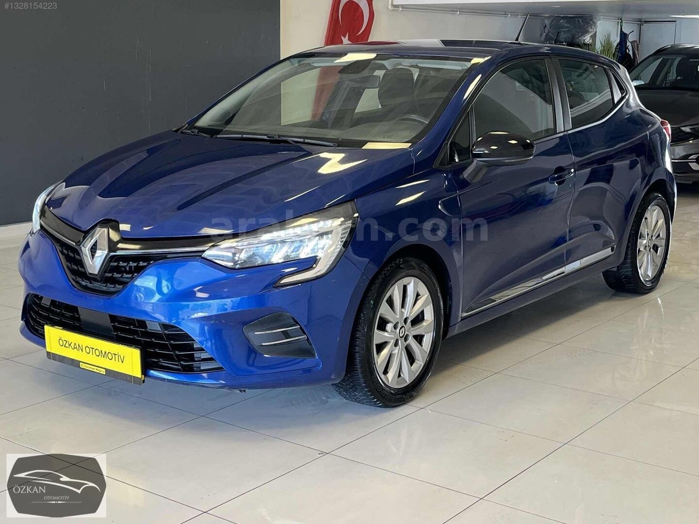Galeriden Renault Clio 1.0 TCe Touch 2023 Model İstanbul 98.000 km Mavi 3