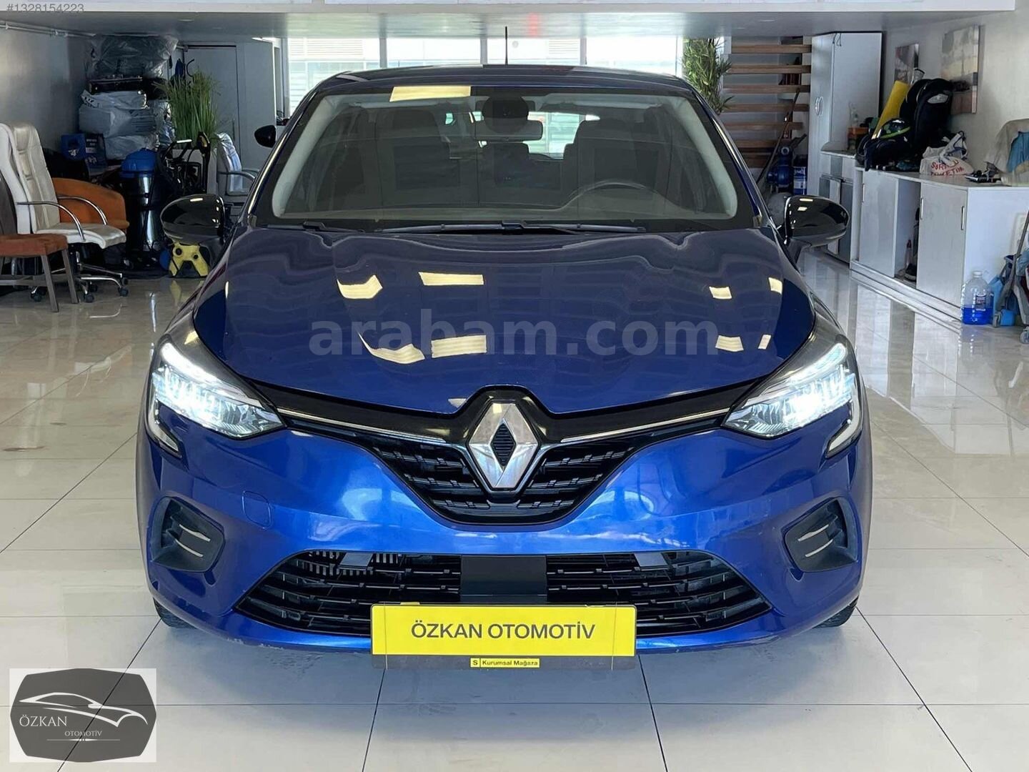 Galeriden Renault Clio 1.0 TCe Touch 2023 Model İstanbul 98.000 km Mavi 1