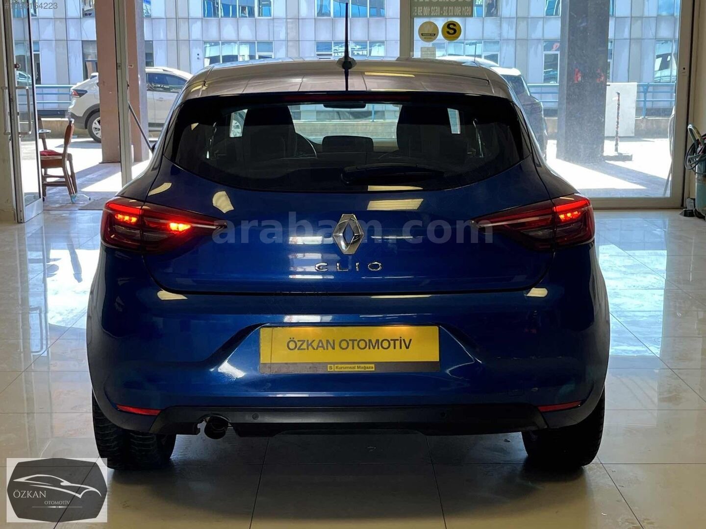 Galeriden Renault Clio 1.0 TCe Touch 2023 Model İstanbul 98.000 km Mavi 4