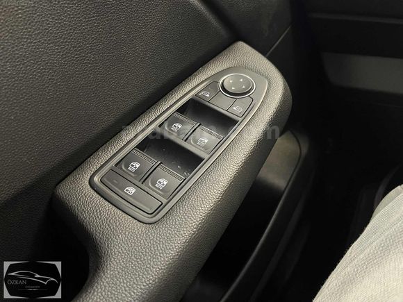 2023 MODEL RENAULT CLİO 1.0 TCE TOUCH 90 HP SERVİS BAKIMLI