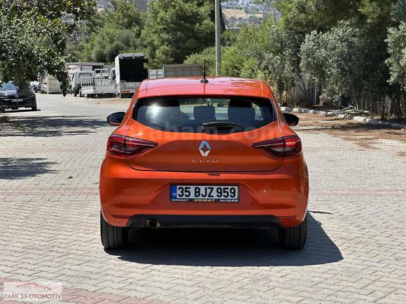 PARK35' DEN 2022 MODEL RENAULT CLIO 1.0 TCE TOUCH LANSMAN