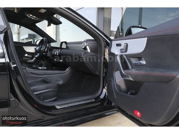 BOYASIZ 2023 CLA200 AMG PLUS ÇİFT HAFIZA ISITMA COMMAND 58.000KM