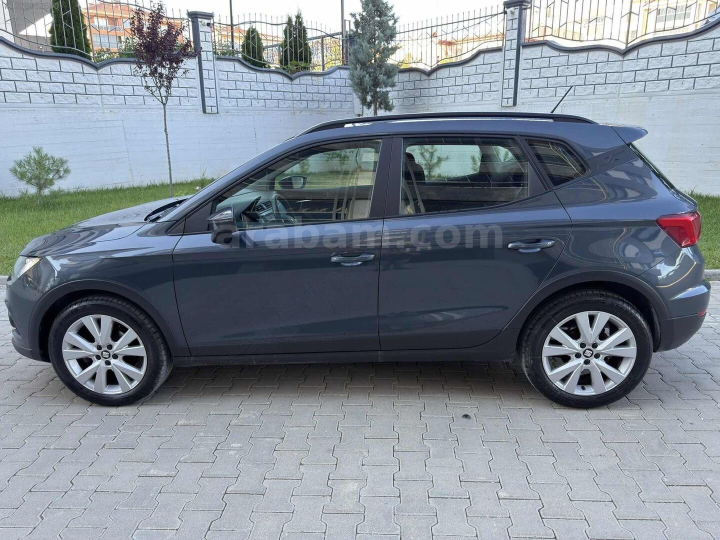 Galeriden Seat Arona 1.0 EcoTSI Style 2021 Model Eskişehir 121.000 km Füme 3