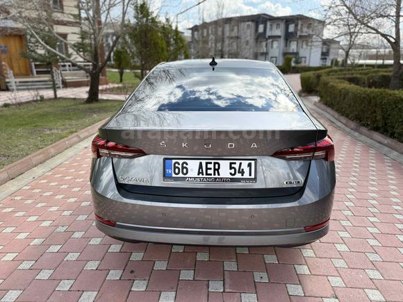 Sahibinden Skoda Octavia 1.0 e-Tec hatasiz boyasiz Elite hybride 2023 Model 