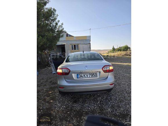 TEMİZ AİLE ARABASI