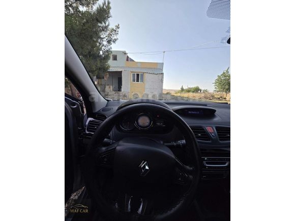 TEMİZ AİLE ARABASI