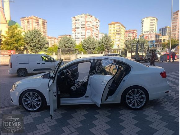 DEMİR OTOMOTİVDEN 2014 MODEL 1 PARÇA BOYALI JETTA