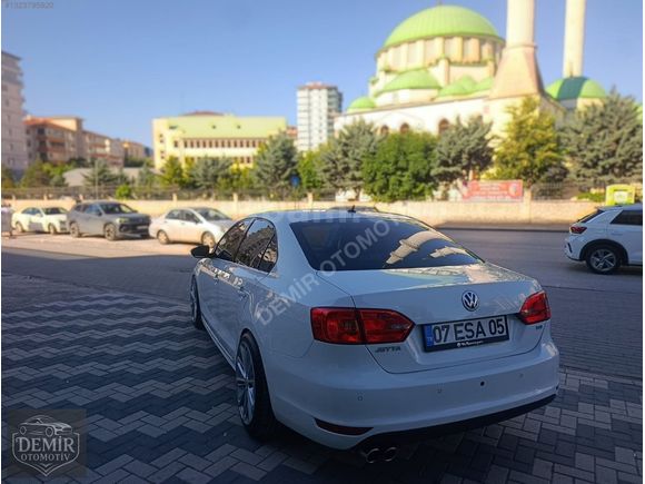 DEMİR OTOMOTİVDEN 2014 MODEL 1 PARÇA BOYALI JETTA