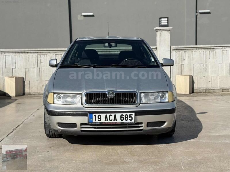 Galeriden Skoda Octavia 1.6 SLX 2000 Model Çorum 215.000 km Gri