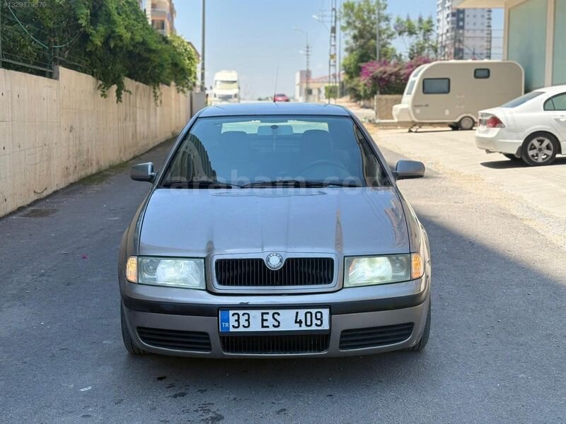 Galeriden Skoda Octavia 1.6 Tour 2008 Model Mersin 327.000 km Gri