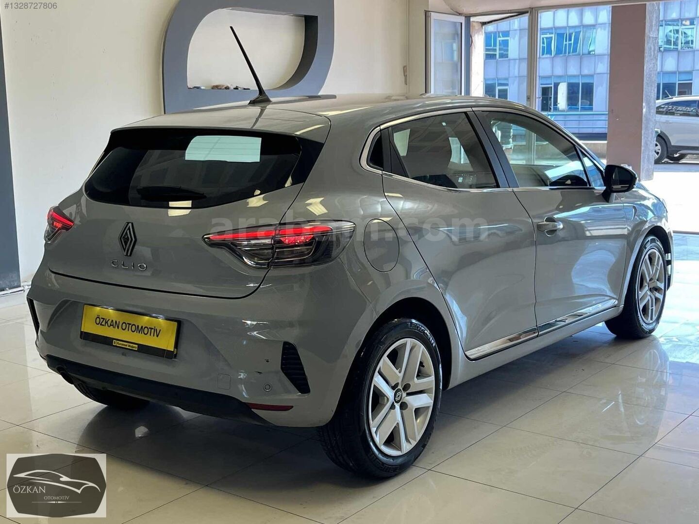 Galeriden Renault Clio 1.0 TCe Evolution 2023 Model İstanbul 85.000 km Gri 6