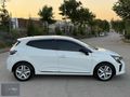 2025 CLİO / HATASIZ BOYASIZ / 25 BİN KM !!/ GARANTİLİ /BAKIMLI !