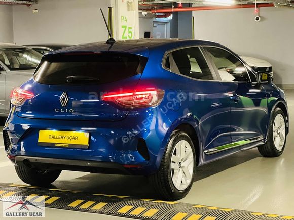 GALLERY UÇAR'dan-BOYASIZ-HATASIZ-2025-RENAULT-CLİO-EVOLUTİON-GSR