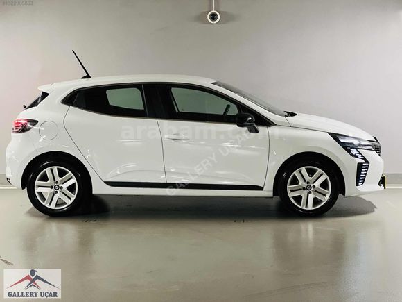 GALLERY UÇAR'dan-HATASIZ-BOYASIZ-2025-RENAULT-CLİO-EVOLUTİON-GSR