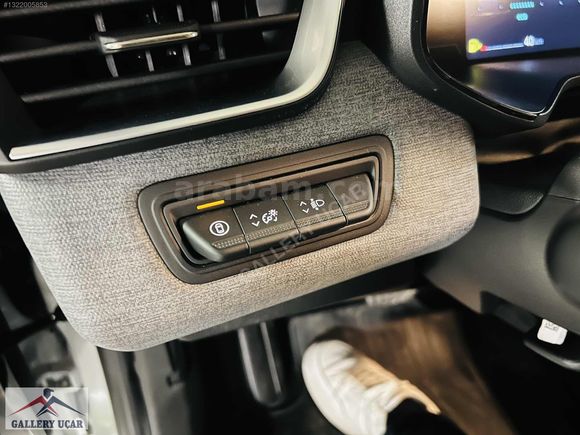GALLERY UÇAR'dan-HATASIZ-BOYASIZ-2025-RENAULT-CLİO-EVOLUTİON-GSR