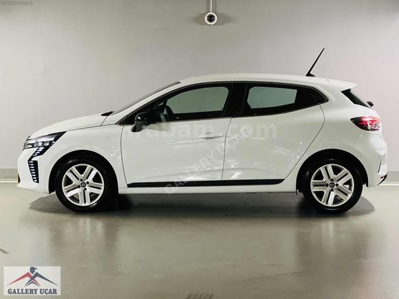 GALLERY UÇAR'dan-HATASIZ-BOYASIZ-2025-RENAULT-CLİO-EVOLUTİON-GSR