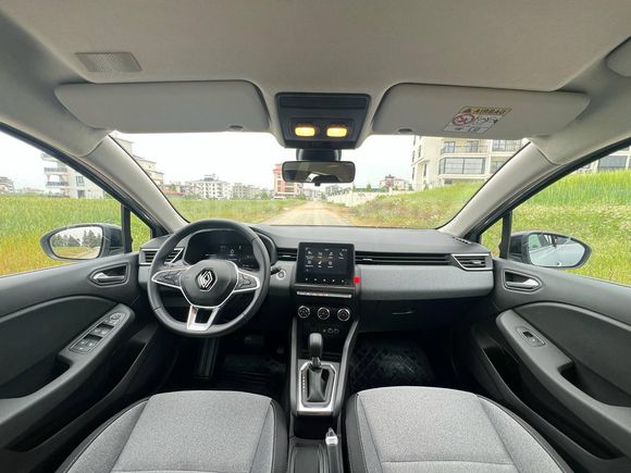 MEMURDAN 2023 RENAULT CLİO EVOLUTİON 1.0 TCE OTOMATİK BOYASIZ-DEĞİŞENSİZ VE TRAMERSİZ