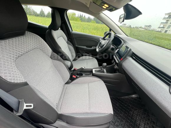 MEMURDAN 2023 RENAULT CLİO EVOLUTİON 1.0 TCE OTOMATİK BOYASIZ-DEĞİŞENSİZ VE TRAMERSİZ