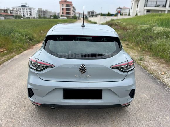 MEMURDAN 2023 RENAULT CLİO EVOLUTİON 1.0 TCE OTOMATİK BOYASIZ-DEĞİŞENSİZ VE TRAMERSİZ