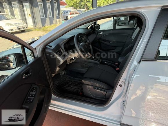 2025 CLIO EVOLUTION 14,000 KM HATASIZ BOYASIZ TRAMERSİZ