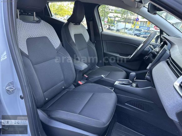 2025 BOYASIZ CLIO 1.0TCe EVOLOTİON %20 FATURALI 6001 KM DE
