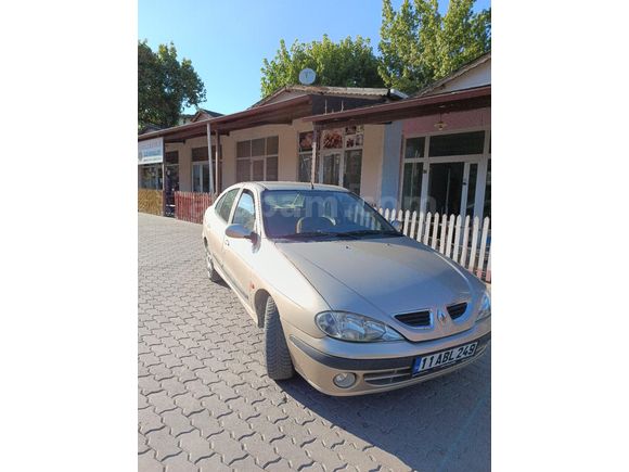 Renault Megane1   1.6  16v   RTE  2000 Model