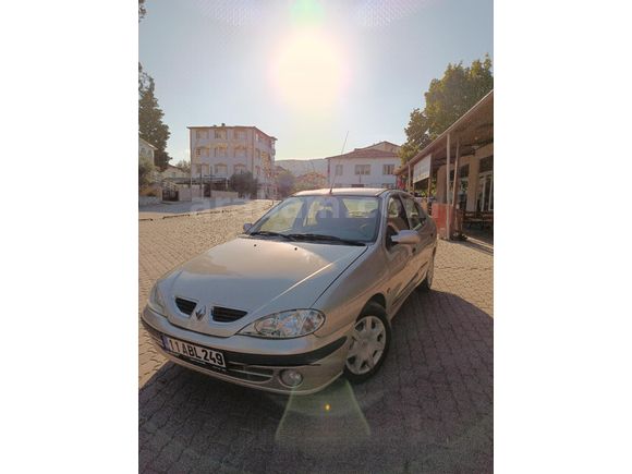 Renault Megane1   1.6  16v   RTE  2000 Model