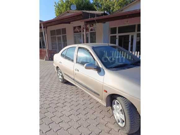 Renault Megane1   1.6  16v   RTE  2000 Model