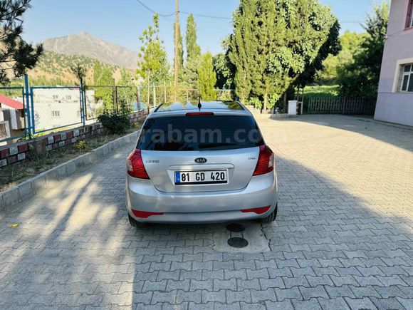 Sahibinden Kia Ceed 1.6 CRDi Motion 2011 Model  280.000 km Gri (Gümüş)