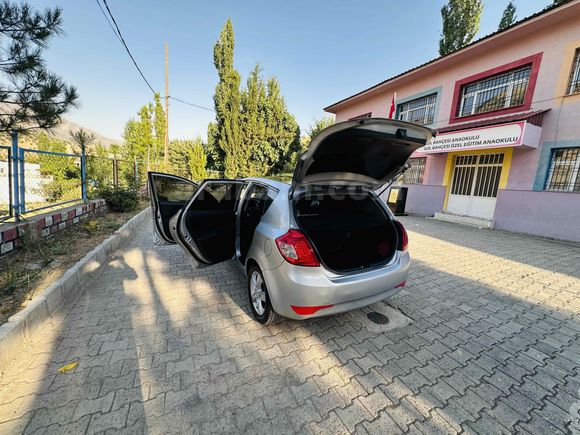Sahibinden Kia Ceed 1.6 CRDi Motion 2011 Model  280.000 km Gri (Gümüş)