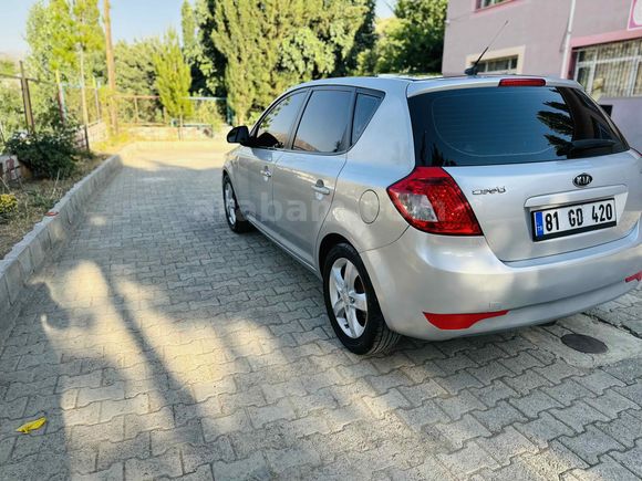 Sahibinden Kia Ceed 1.6 CRDi Motion 2011 Model  280.000 km Gri (Gümüş)
