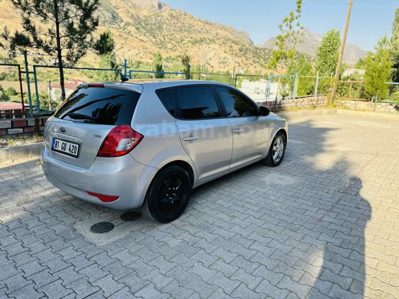 Sahibinden Kia Ceed 1.6 CRDi Motion 2011 Model  280.000 km Gri (Gümüş)