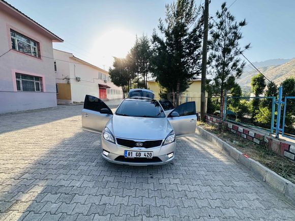 Sahibinden Kia Ceed 1.6 CRDi Motion 2011 Model  280.000 km Gri (Gümüş)