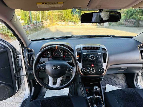 Sahibinden Kia Ceed 1.6 CRDi Motion 2011 Model  280.000 km Gri (Gümüş)